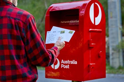 Find a Post Office, street posting box, Parcel Locker  .